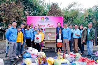 Chương trình tiếp sức đường dài giúp đỡ các học sinh bị cháy nhà